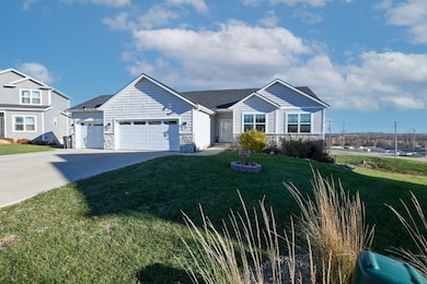 1807 Wycliffe Ct SW, Cedar Rapids, IA 52404 - photo 2