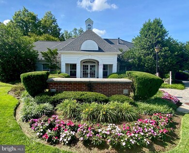 2405 Avalon Bay Ln, Herndon, VA 20171 - photo 2