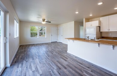 1776 NW Kingwood Ave, Redmond, OR 97756 - photo 6