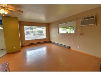 1215 E 13th St, the Dalles, OR 97058 - photo 3