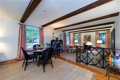What a  lovely space to entertain!