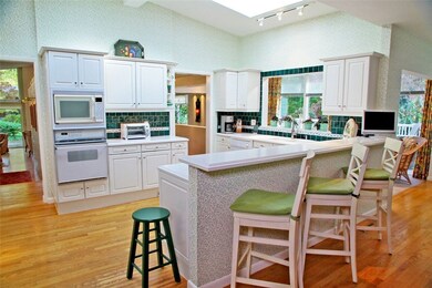 136 E Hill Dr, Cranston, RI 02920 - photo 2