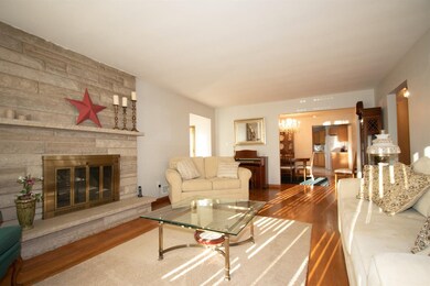 8957 Cottage Grove Ave, Highland, IN 46322 - photo 7