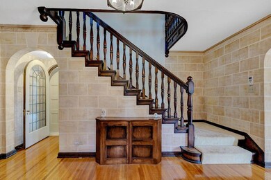 4. Foyer
