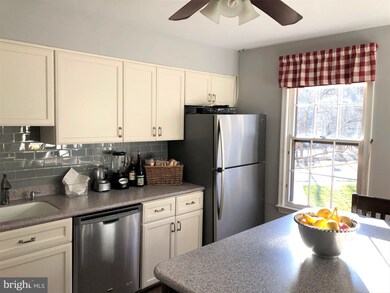 7717 Gromwell Ct, Springfield, VA 22152 - photo 5