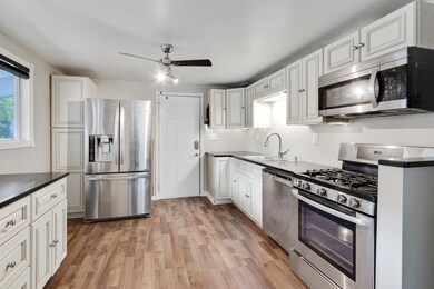 100 Pecos Cir, Carpentersville, IL 60110 - photo 3