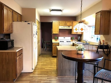 1304 Yorkshire Ln, Carol Stream, IL 60188 - photo 4