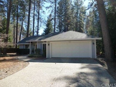 Front of House showing main driveway