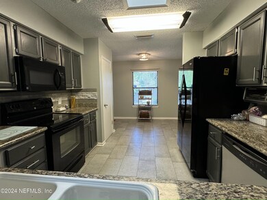 5561 Mariners Cove Dr, Jacksonville, FL 32210 - photo 4