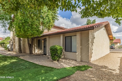 2437 E Tracy Ln unit 4, Phoenix, AZ 85032 - photo 3