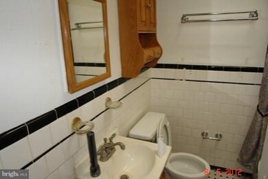 2950 Edgecombe Cir N, Baltimore, MD 21215 - photo 4