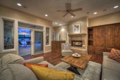 013_Family Room - Wet Bar