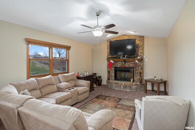 1210 Emerald Woods Ct, Davenport, IA 52806 - photo 5