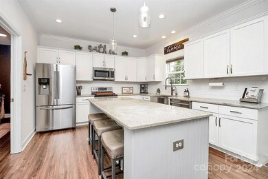 6748 Stonebridge Ln, Clover, SC 29710 - photo 4