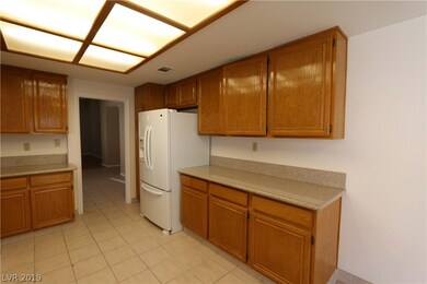 9532 Echo Glen Dr, Las Vegas, NV 89117 - photo 5