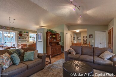 Vaulted Ceilings & Open Floor Plan