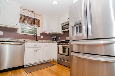 512 Pleasant St, Franklin, MA 02038 - photo 4