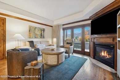 16BLivingRoomFireplace