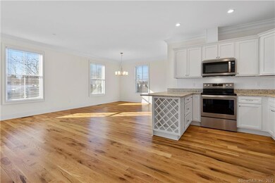 73 W Main St unit 6, Clinton, CT 06413 - photo 2