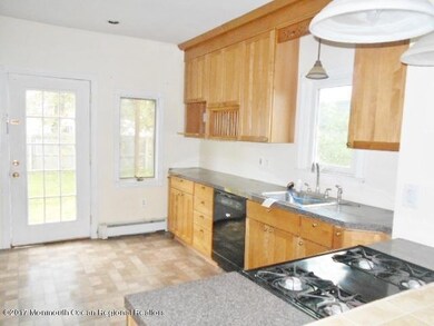 352-690984 - Kitchen - another angle