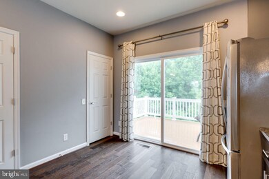 17049 Gibson Mill Rd unit 110, Dumfries, VA 22026 - photo 7