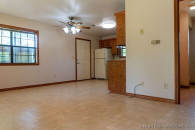 2703 E 2010 Rd, Hugo, OK 74743 - photo 7