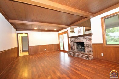 1527 SW Ward Pkwy, Topeka, KS 66604 - photo 6