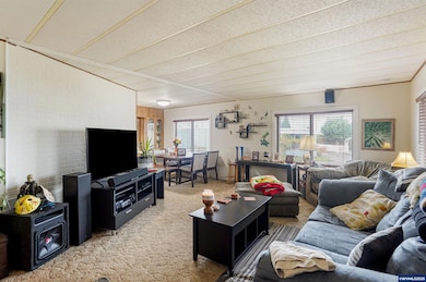 5422 Portland Rd NE, Salem, OR 97305 - photo 7