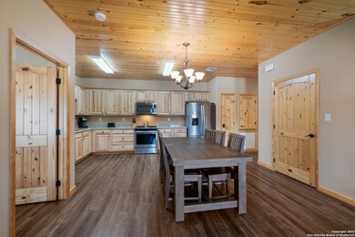 1554 Gruene Rd unit A3, New Braunfels, TX 78130 - photo 6