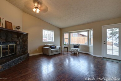 Living Rm With Backyard Access