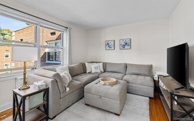 2 Edwards St unit 3D, Roslyn Heights, NY 11577 - photo 7