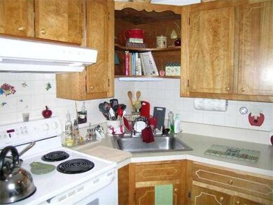 6 Hallmark Gardens unit 8, Burlington, MA 01803 - photo 6