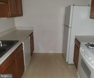 6512 Lake Park Dr unit 1N, Greenbelt, MD 20770 - photo 3