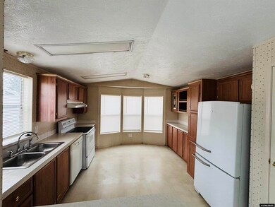 345 Birch St, Evanston, WY 82930 - photo 4