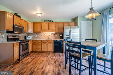 979 Walnut St, Honey Brook, PA 19344 - photo 5