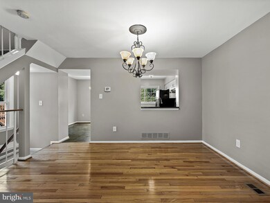 3850 Angelton Ct, Burtonsville, MD 20866 - photo 5