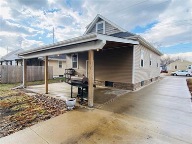 807 E 23rd St, Des Moines, IA 50317 - photo 5