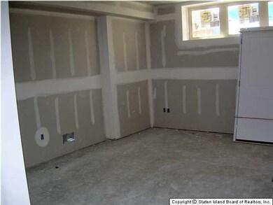 125 Bionia Ave, Staten Island, NY 10305 - photo 5