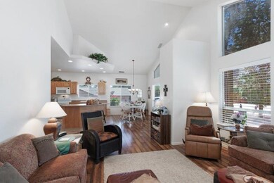 Living Room (4)