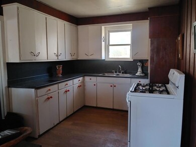 529 W Locust St, Whitewright, TX 75491 - photo 2