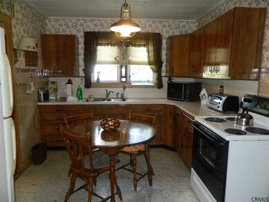 8 Leonard Ave, Troy, NY 12180 - photo 3