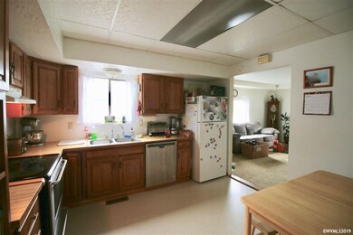 219 SE Sheridan Rd, Sheridan, OR 97378 - photo 4