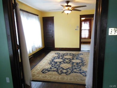 825 Chestnut St, Emmaus, PA 18049 - photo 3