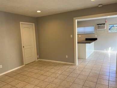 1203 1/2 Walton St, Houston, TX 77009 - photo 4