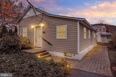 3429 Marion St, Reading, PA 19605 - photo 2