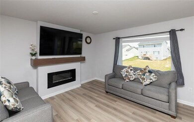 2378 Shadow Creek Cir, Des Moines, IA 50320 - photo 3