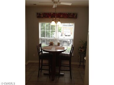 Kitchen - Eat in area