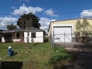3805 Melbourne St, Houston, TX 77026 - photo 3