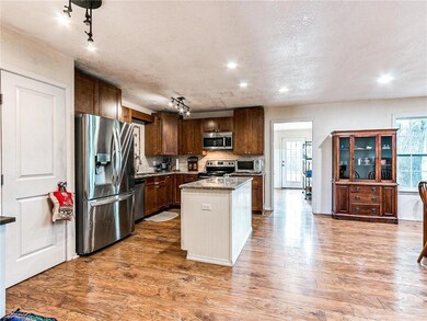 1416 NE 4th St, Moore, OK 73160 - photo 3