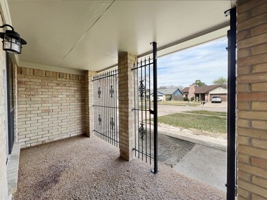 3511 Saratoga Dr, Houston, TX 77088 - photo 3